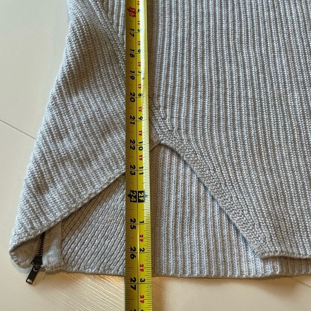 CAbi Deep V Pullover Knit Sweater Gray Sz S Tunic V-Neck Zipper Detail Neutral - Picture 8 of 8